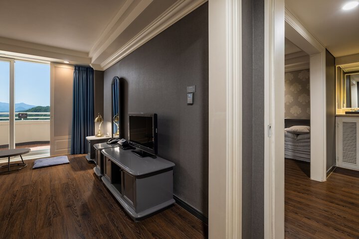 Room 11 of 65
