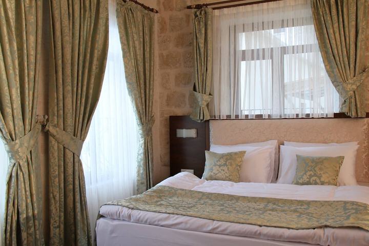 Room 34 of 158