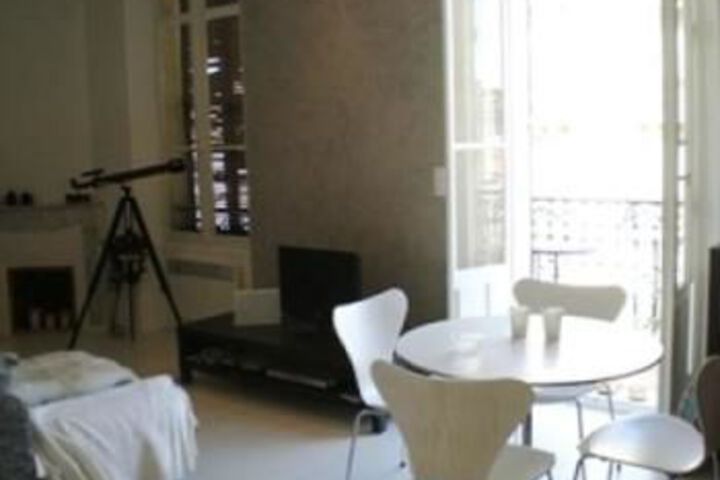 Room 8 of 10