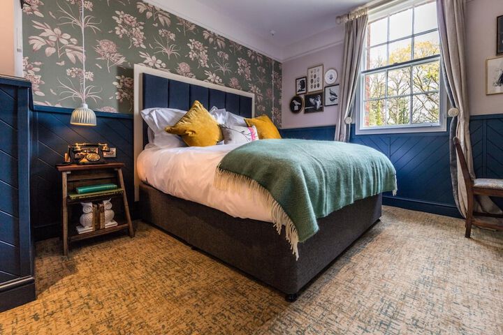 Room 15 of 48
