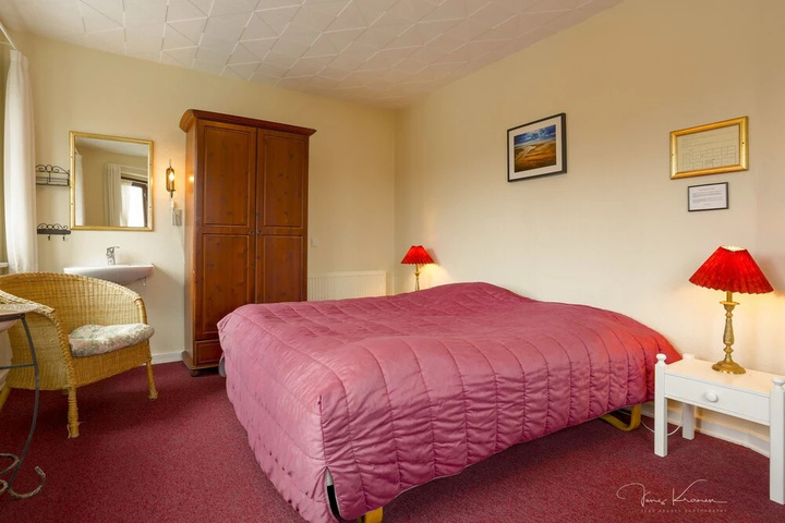 Room 2 of 15