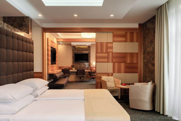 Room 52 of 110