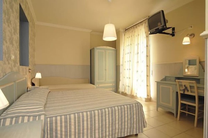 Room 12 of 62