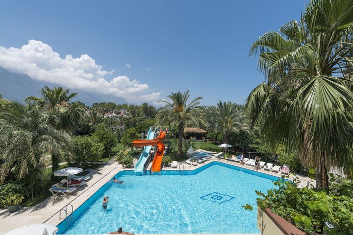 Hotel Pool