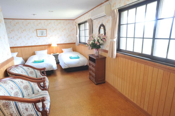 Room 5 of 92