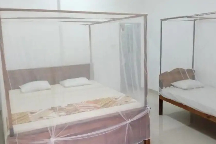 Room 6 of 14
