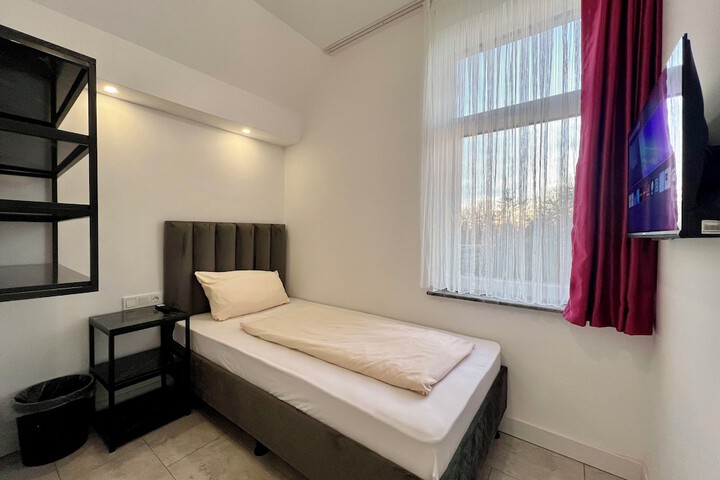 Room 2 of 35