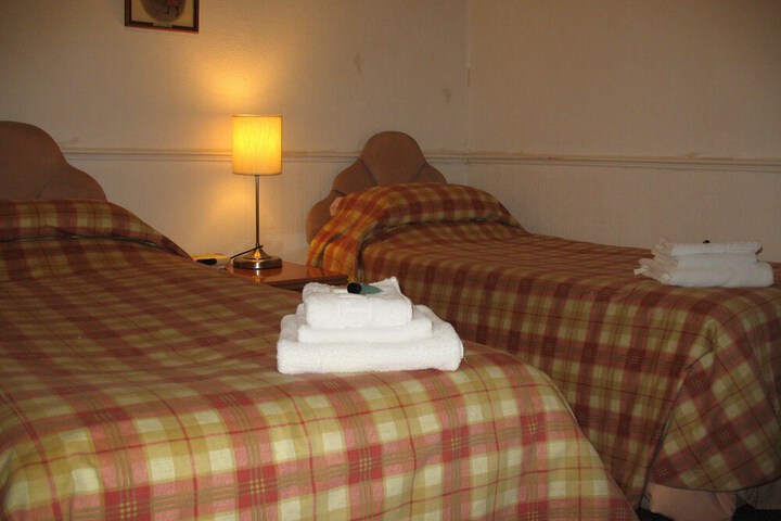 Room 10 of 32