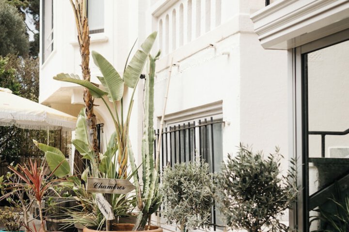 Hotel Exterior 65 of 77