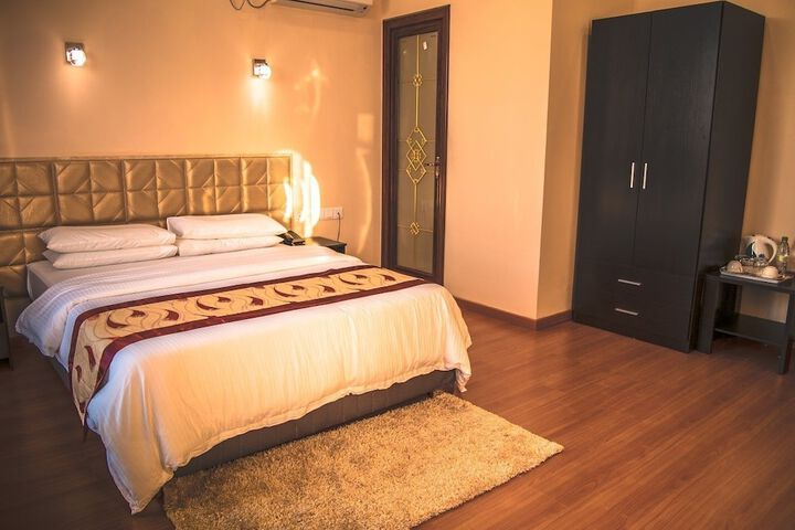 Room 6 of 21
