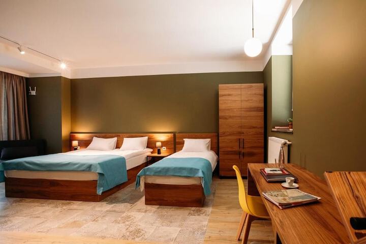 Room 11 of 27
