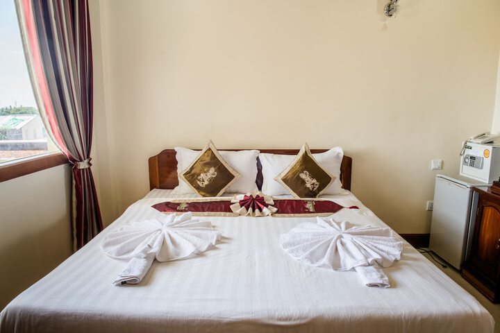 Room 4 of 37