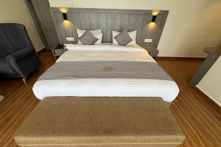 Room 9 of 29