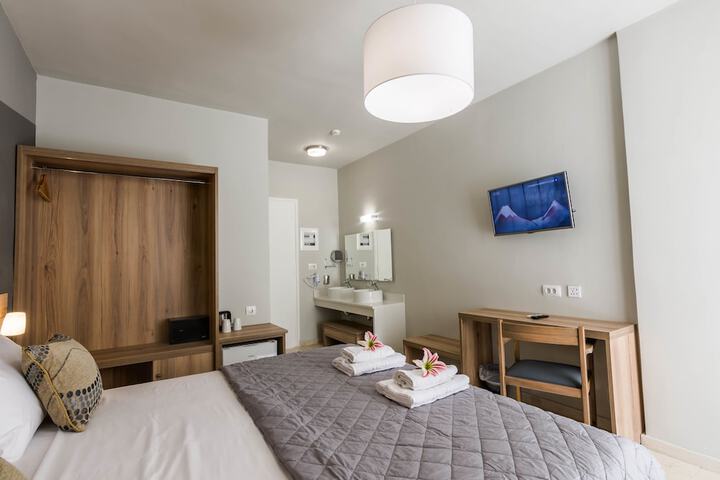 Room 10 of 35