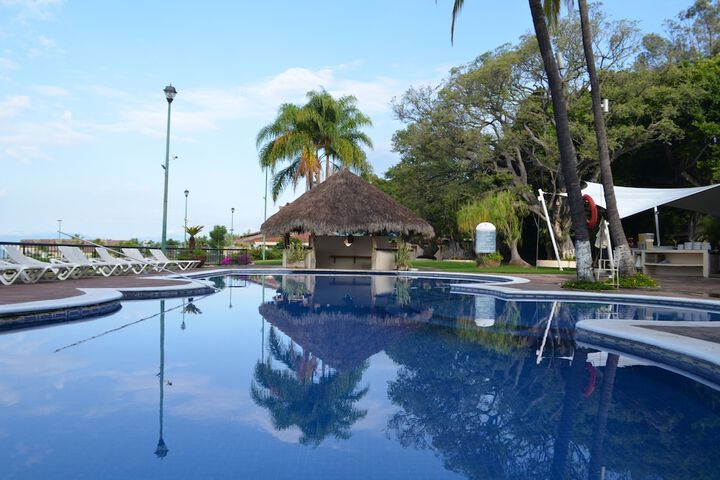 Pools & Facilities
