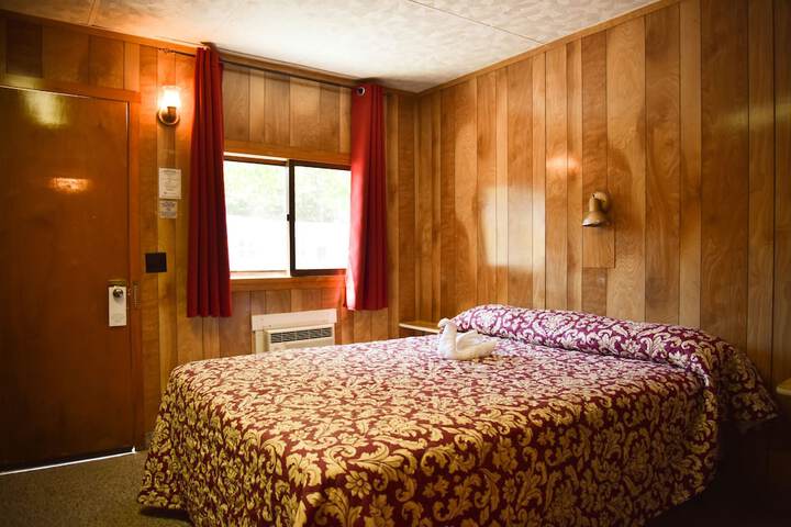 Room 7 of 13