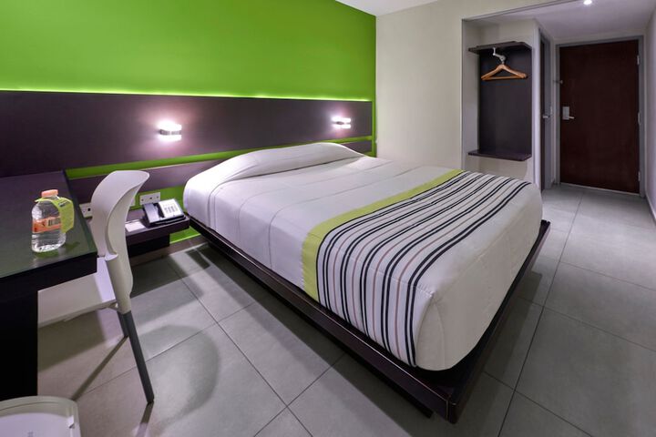 Room 10 of 50