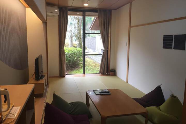 Room 8 of 107