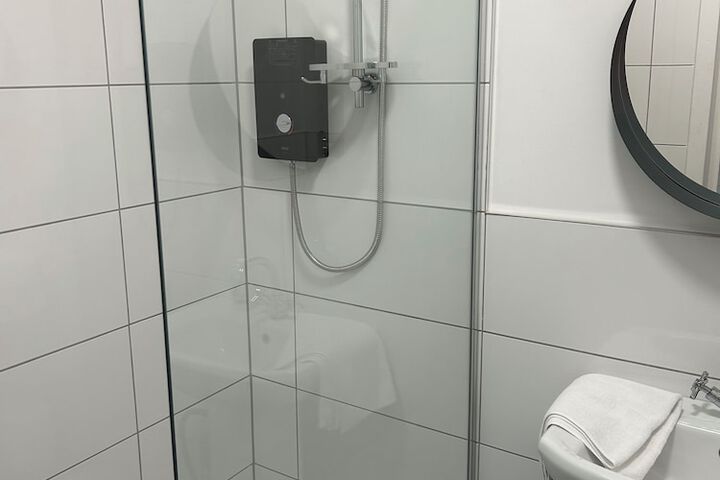 Room 4 of 7