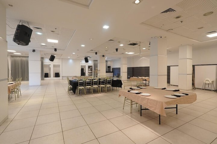 Ballroom/Hall 94 of 123