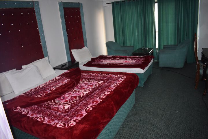 Room 5 of 12