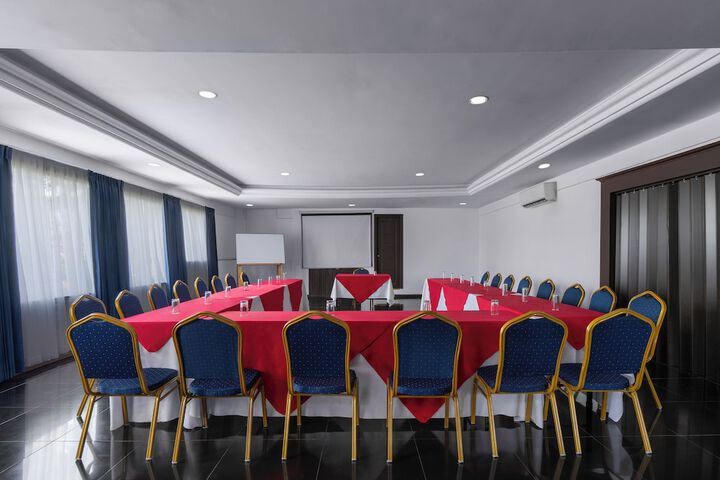 Ballroom/Hall 41 of 46