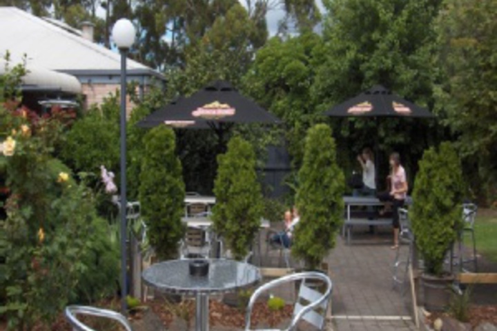 Hotel Exterior 9 of 384