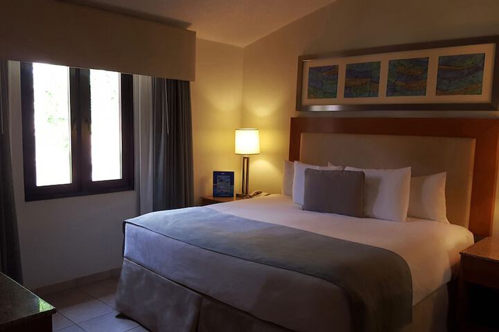 Room 4 of 33