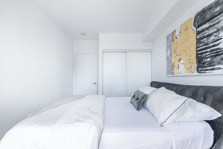 Room 18 of 136