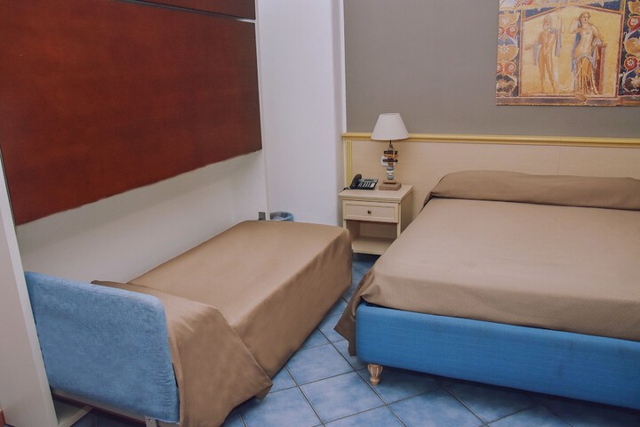 Room 25 of 79