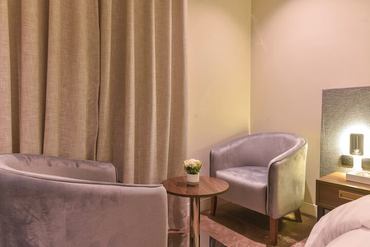 Room 9 of 13