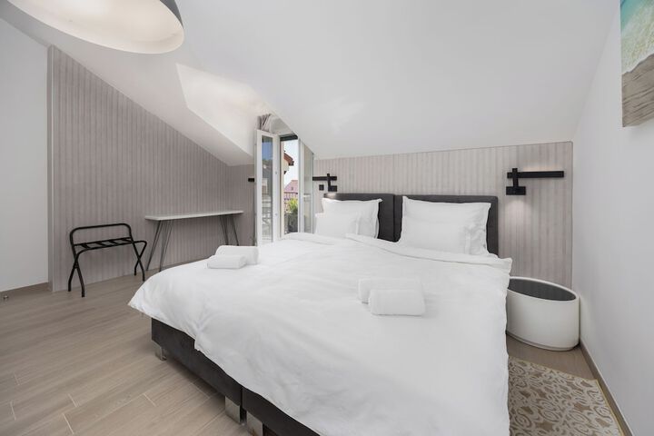 Room 26 of 169