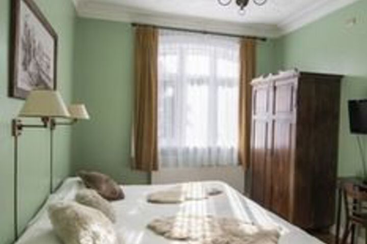 Room 19 of 32