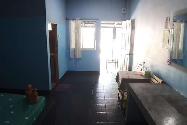 Room 13 of 31