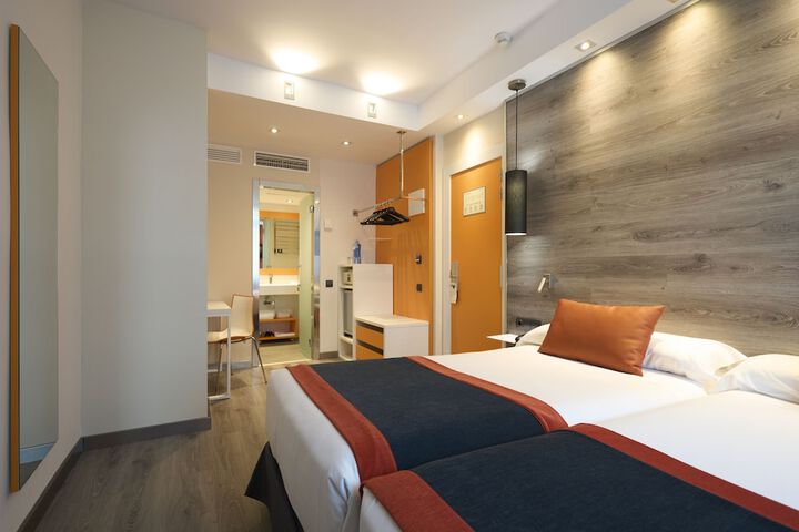 Room 13 of 50