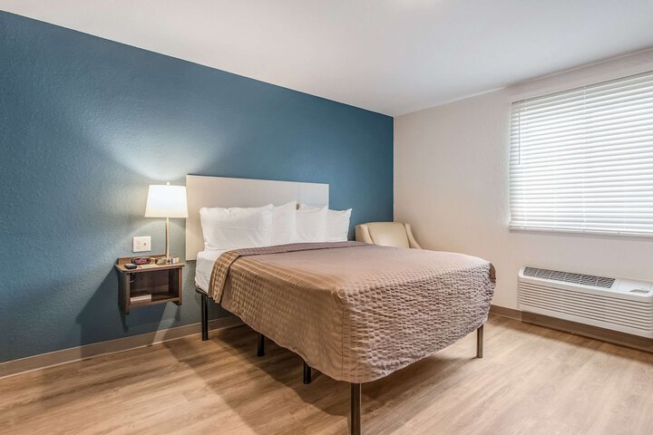 1 Queen Bed (19 of 19)