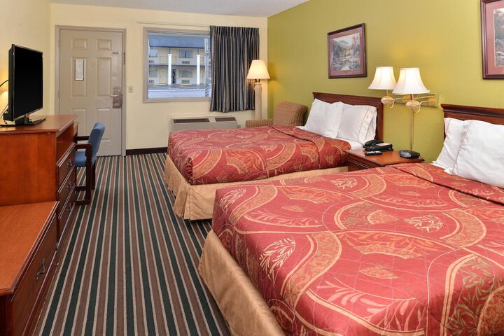 Room 6 of 12