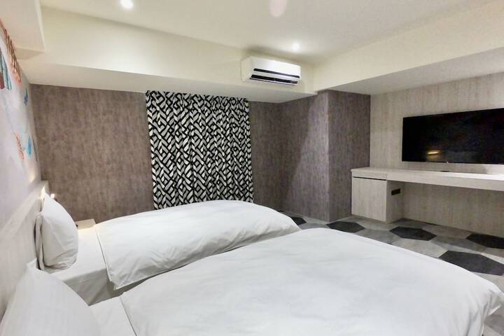 Room 2 of 16