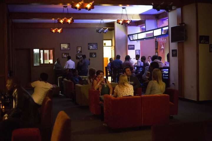 Lounge 37 of 41