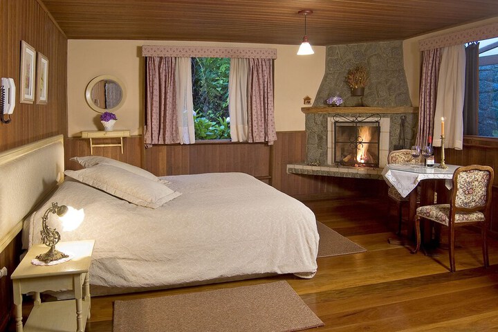 Room 2 of 16