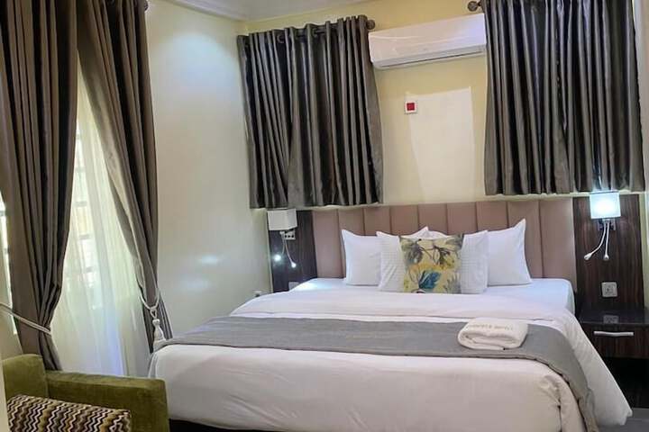 Room 5 of 22