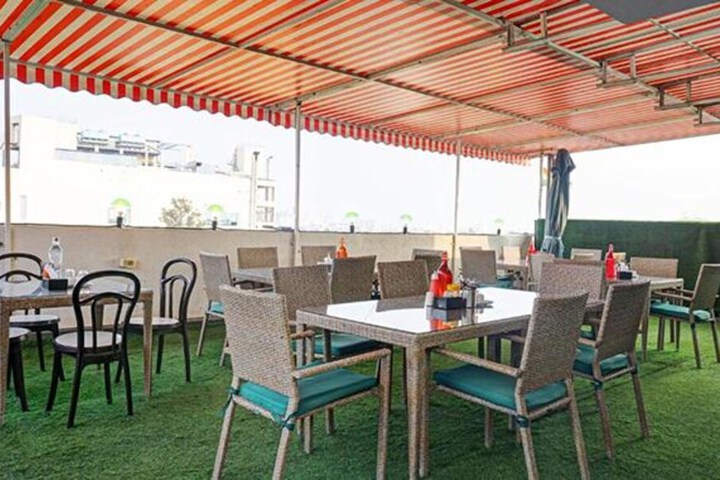 Dining 23 of 28