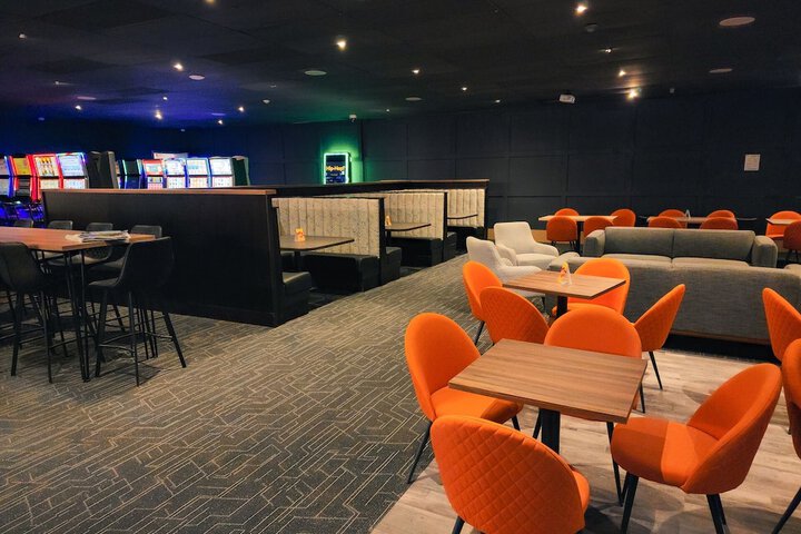 Lounge 58 of 72