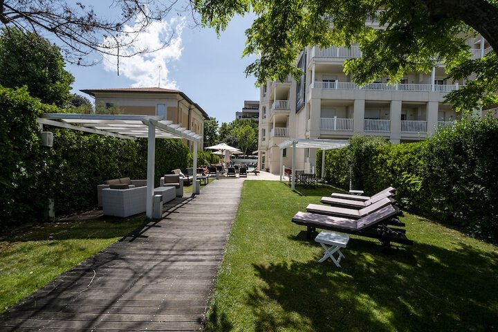 Hotel Exterior 116 of 125