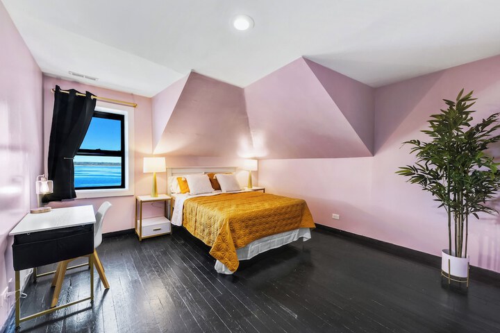 Room 9 of 30
