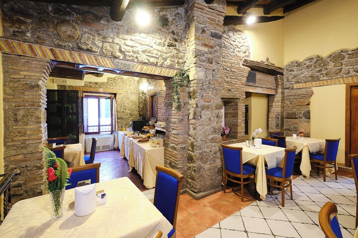 Dining 46 of 66