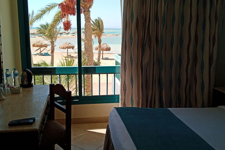 Room 21 of 142