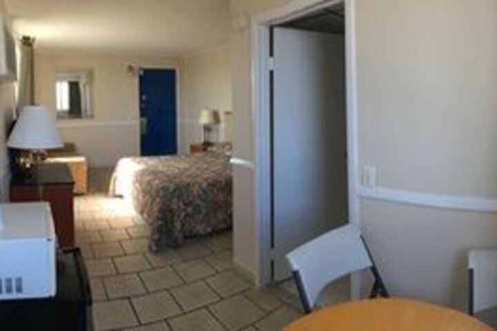 Room 6 of 63