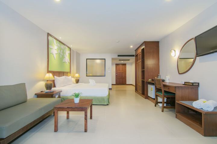 Room 10 of 90
