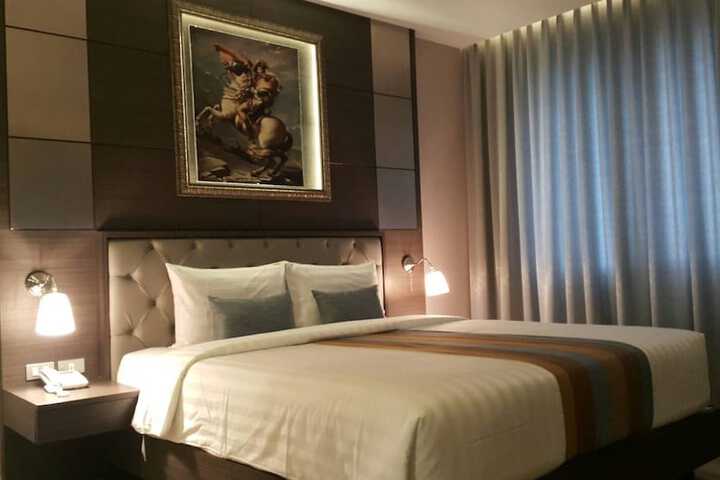 Room 11 of 39